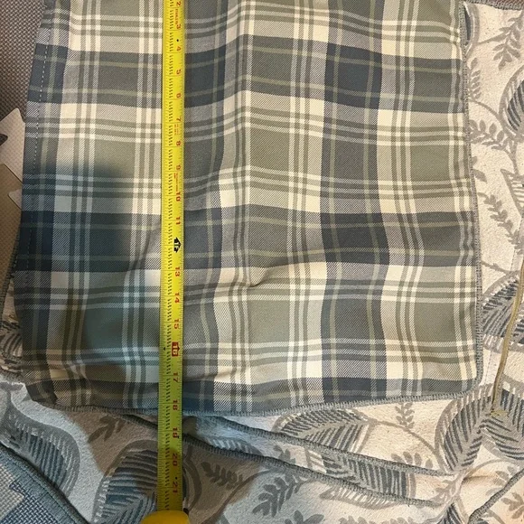 Leaf Patterned Pillowcases - Picture 7 of 7